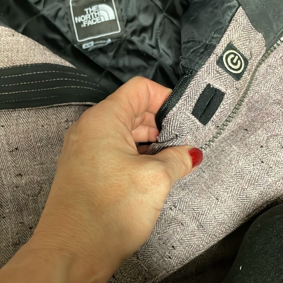 The northface longer body belted hooded ski jacket in excellent condition - Picture 6 of 15